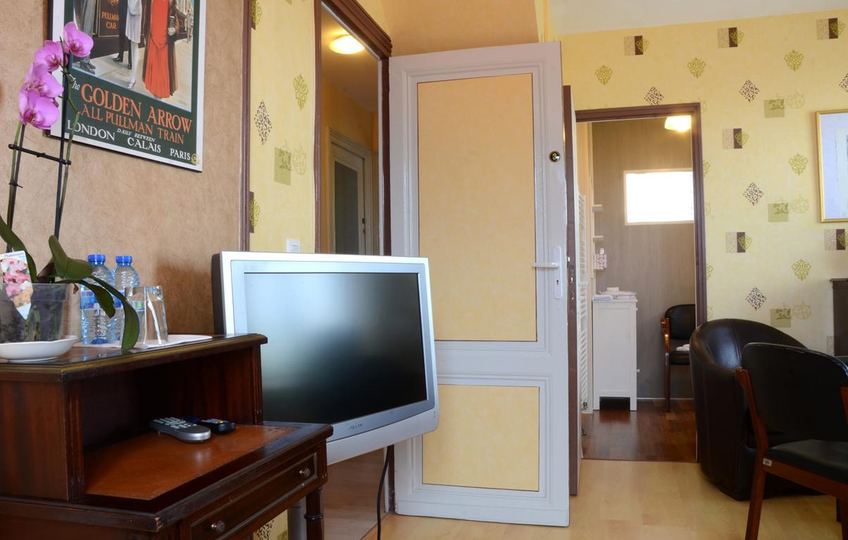 Avenue De La Gare Bed & Breakfast Riscle Exterior photo